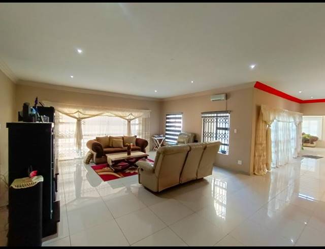 4 BEDROOM HOUSE FOR SALE IN MAGALIESBERG COUNTRY ESTATE